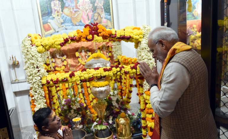 मस्कट के शिव मंदिर में मोदी ने की पूजा