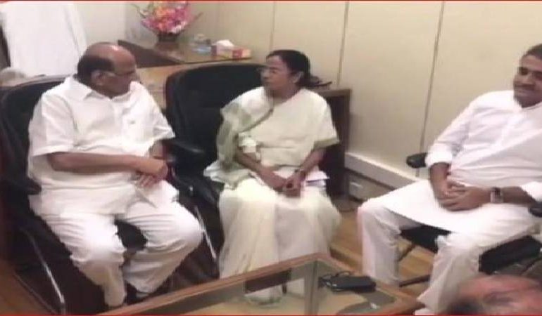 दिल्ली में डटीं ममता, विपक्ष के नेताओं से की मुलाकात