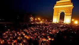 इडिया गेट पर रात 12 बजे हुआ कैंडल मार्च