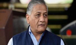 इराक से 38 भारतीयों के अवशेष लेकर भारत पहुंचे वीके सिंह