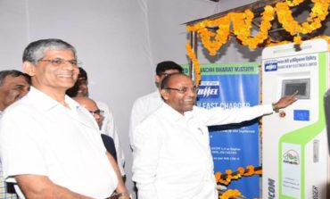 ई-वाहनों के लिए चार्जिंग स्टेशनों का उद्योग भवन में उद्घाटन