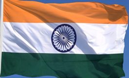 प्लास्टिक से बने राष्ट्रीय ध्वज के इस्तेमाल के विरूद्ध परामर्श