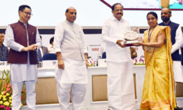 हिन्दी को जन विमर्श की भाषा बनायें : उपराष्ट्रपति