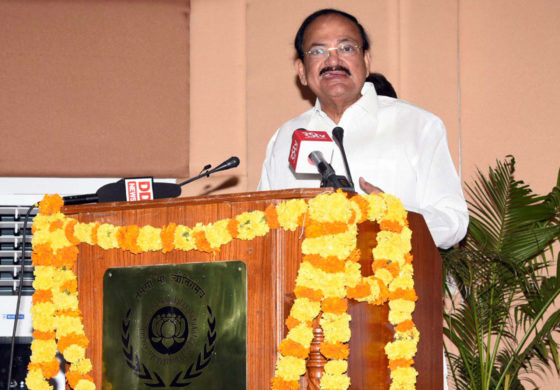 सरकारी कामकाज के पुराने ढर्रे में सुधार करें: उपराष्ट्रपति