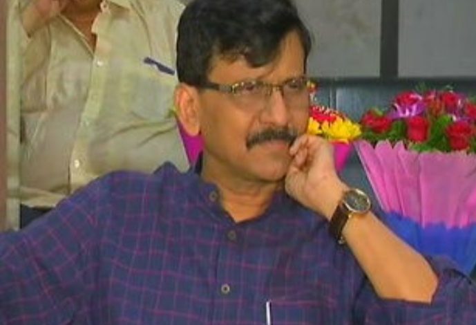 शिवसेना सांसद राउत का भाजपा पर तंज- उसको अपने खुदा होने पर इतना यकीं था!