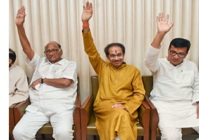 शरद पवार के घर 12 बजे तीनों पार्टियों की बैठक, मंत्रालयों के बंटवारे समेत कई मुद्दों पर होगी चर्चा