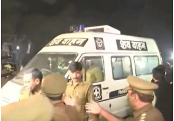 सीएम को बुलाने पर अड़ा उन्नाव की बेटी का परिवार, कहा- जब तक योगी नहीं आएंगे, अंतिम संस्कार नहीं होगा