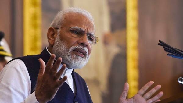 मुंह मियां मिट्ठू बन रहे माननीय प्रधानमंत्री मोदी!