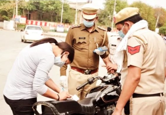 लॉकडाऊन के बीच छात्रा बुलेट से बजा रही थी पटाखे, साढ़े 16 हजार का पुलिस ने काटा चालान