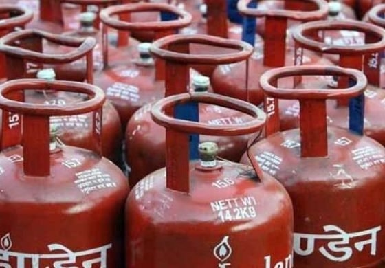एलपीजी सिलेंडर सप्लाई करने वाली कंपनियों ने केंद्रीय पेट्रोलियम मंत्री के साथ बातचीत के बाद किया ऐलान, सिलिंडर बांटने वाले सप्लायर्स का होगा 5 लाख़ का बीमा..