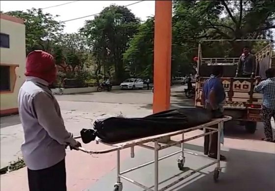 रामपुर:सैनिटाइजेशन करने गए युवक को दबंगों ने जबरदस्ती पिलाया सैनिटाइजर, इलाज के दौरान मौत