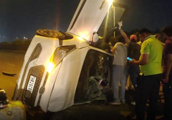 तेज रफ्तार कार ने मारी डिवाइडर में टक्कर, बाल-बाल बचे पुलिसकर्मी