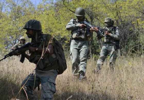 जम्मू श्रीनगर राष्ट्रीय राजमार्ग पर भारतीय सुरक्षा कर्मियों को ले जाने वाले सी०आर०पी०एफ० के वाहनों के काफिले पर आत्मघाती हमला..