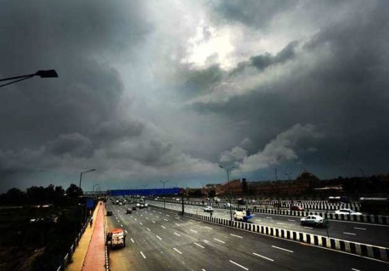 दिल्ली-एनसीआर में मानसून की दस्‍तक, कई इलाकों में ठंडी हवाओं के साथ बारिश