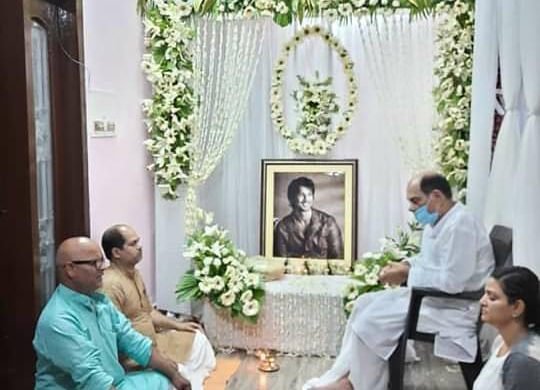 Sushant Singh Rajput's sister bids final goodbye to the late actor, check here for the story.