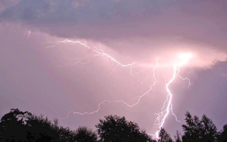आकाशीय बिजली एक प्राकृतिक घटना, जानें इससे बचाव के उपाय!