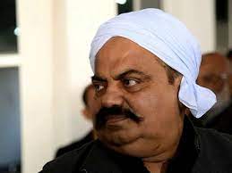 ATIQ AHMED’S CONVOY MAKES STOPOVER IN UP ON WAY TO PRAYAGRAJ