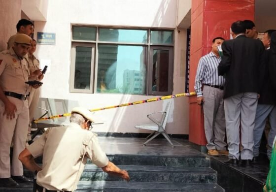 दिल्ली के साकेत कोर्ट में फायरिंग