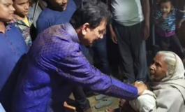 टीएमसी  के दिग्गज नेता ने अप्रैल के भीषण गर्मी में बांटे कंबल