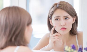 स्किन पर गलती से भी सीधे ना लगाएं इन 3 चीजों को