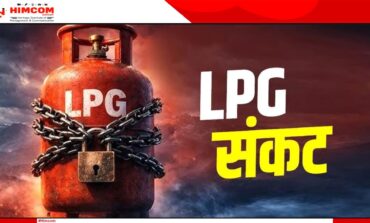 LPG सिलेंडर को लेकर संसद के बाहर विपक्ष का विरोध प्रदर्शन